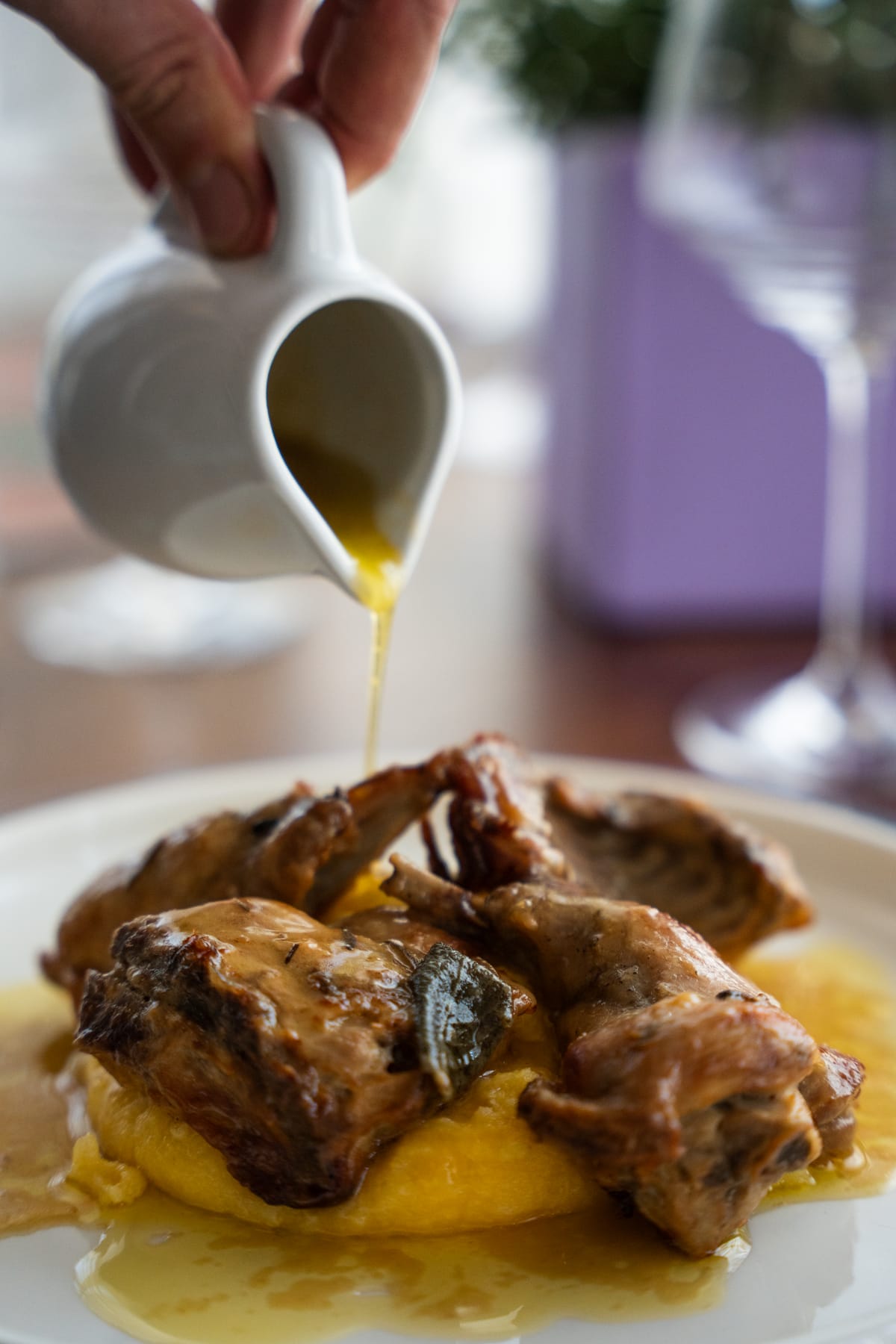 Brescia-style rabbit with polenta, with the cooking juices being poured over