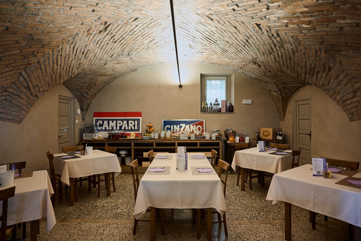 The breakfast room with its vaulted brick ceiling